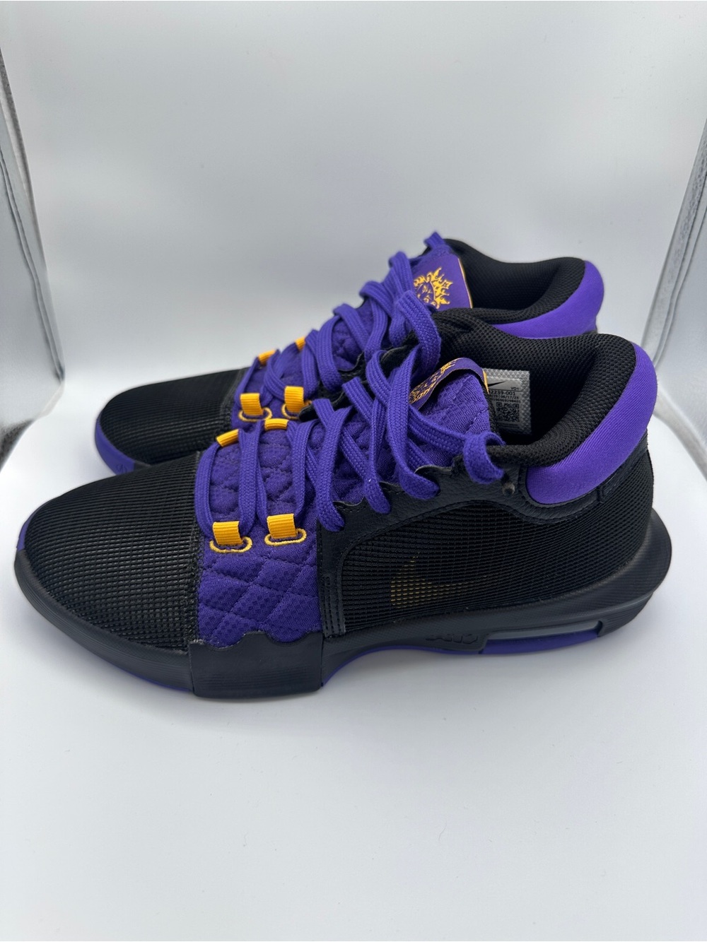 LeBron Witness 8 Vlll Nike Black and Purple Basketball Shoes New Size 8 Lakers